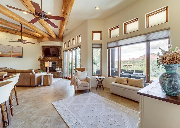 Hot Tub & Views: Sedona Escape By Trails & Dining! Holiday home *