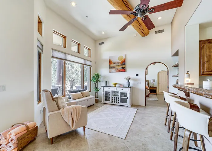 Hot Tub & Views: Sedona Escape By Trails & Dining! Holiday home Oak Creek