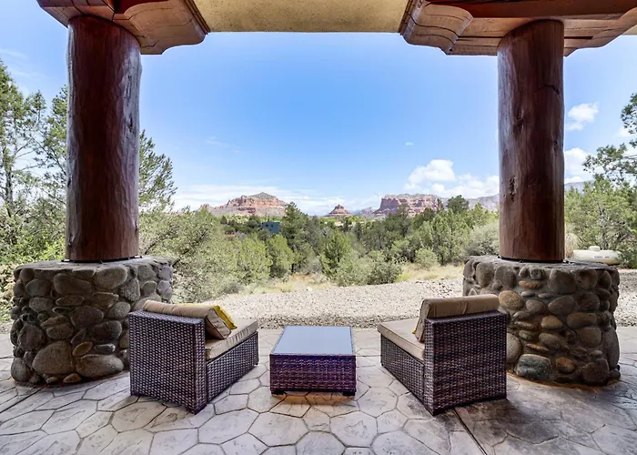 Hot Tub & Views: Sedona Escape By Trails & Dining! Holiday home *