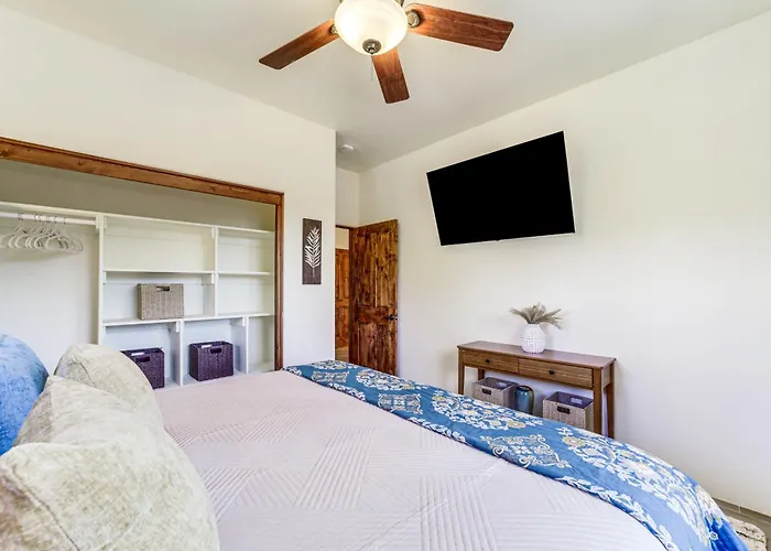 Hot Tub & Views: Sedona Escape By Trails & Dining! Oak Creek