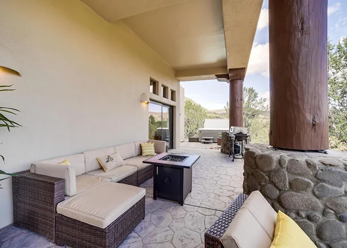 Hot Tub & Views: Sedona Escape By Trails & Dining!