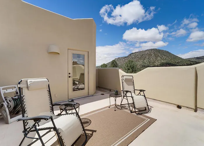 Hot Tub & Views: Sedona Escape By Trails & Dining! Oak Creek