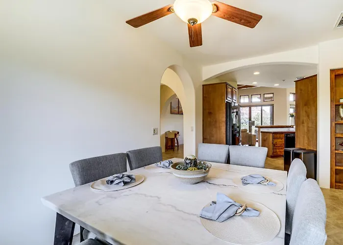 Hot Tub & Views: Sedona Escape By Trails & Dining! Holiday home Oak Creek
